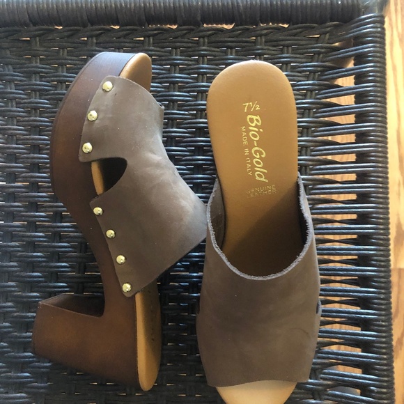 Chunky Clogs - Picture 1 of 2